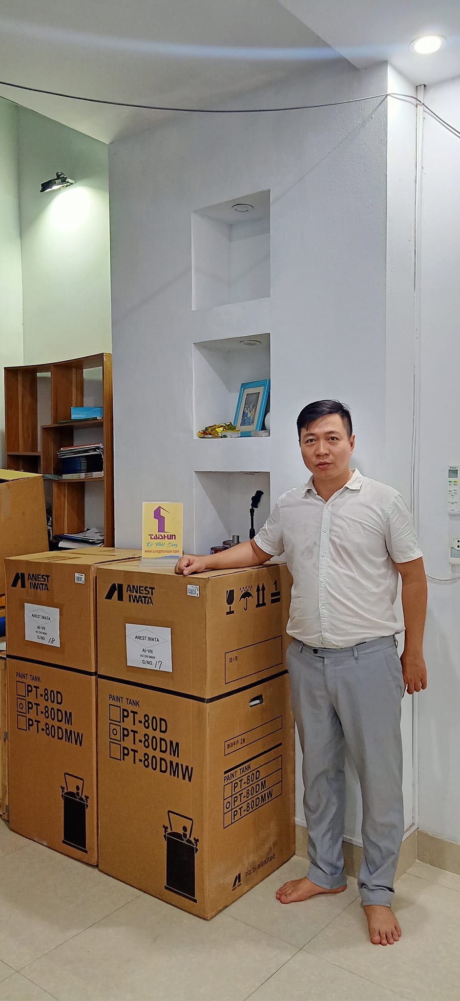Nồi trộn sơn lớn nhất của Iwata PT-80DM dung tích 80 lít có khuấy